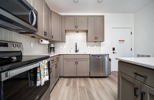 Traverse City Condo | 1BR I King + Sofa I Walk Shops + DT TC