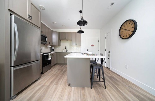Traverse City Condo | 1BR I King + Sofa I Walk Shops + DT TC