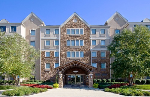 Indianapolis Apartment | 1BR King Suite w/Free Breakfast & Social Hour
