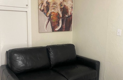 Central Oklahoma City Apartment | 1BR minutes from the OKC Zoo, Science Museum & Remington Park #TB
