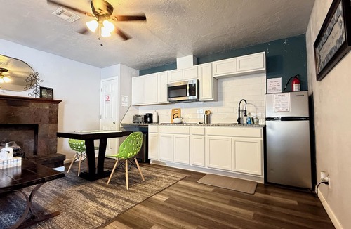 Central Oklahoma City Apartment | 1BR near Integris Children's with a desk — built for nurses and work stays #20C