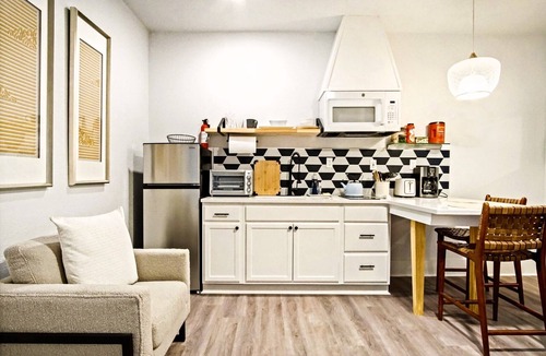 Central Oklahoma City Apartment | 1BR near St. Anthony, OU Health & the VA — set up for work and medical stays #03A