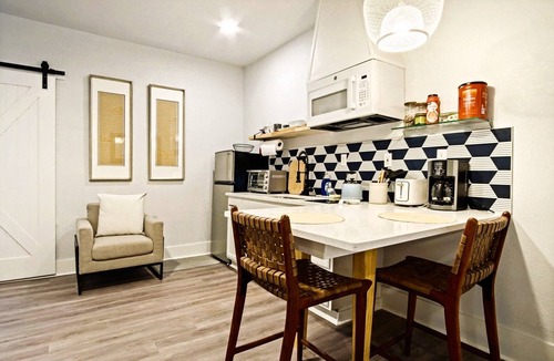 Central Oklahoma City Apartment | 1BR near St. Anthony, OU Health & the VA — set up for work and medical stays #03A