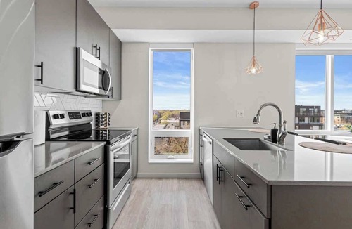 Lyn-Lake Apartment | 1BR Retreat in Uptown |Walkable | Gym