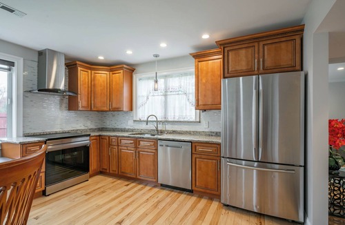 Salisbury Apartment | 1st floor apt.Now available.Salisbury MA close to Beach.3 bedroom with AC &porch
