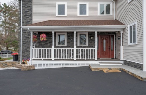 Salisbury Apartment | 1st floor apt.Now available.Salisbury MA close to Beach.3 bedroom with AC &porch