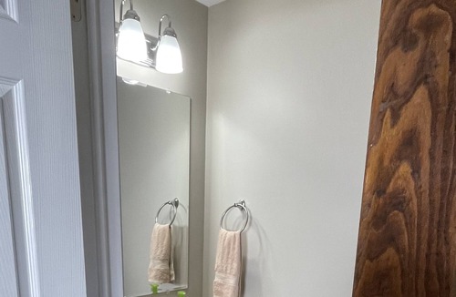Bedford House | 2/1.5 Clean and Comfortable Home in Bedford, OH