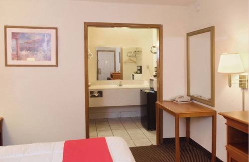 Guymon Hotel | 2 Affordable Rooms – Free WiFi & Parking Near Guymon Sights!
