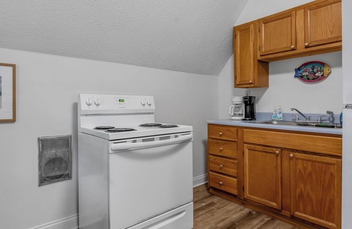 Farmers Cabin | 2 Bed, 1 Bath A-Frame Cabin by Cave Run Lake