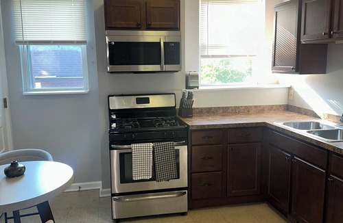 Mount Airy Apartment | 2 Bed 1 Bath W/Fireplace , 10min from DTW