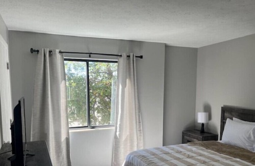 Pike House | 2 bed 2 bath W Pool table/ ping pong etc