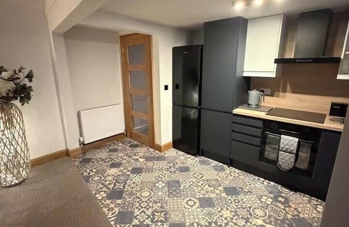 Melrose Cottage | 2 Bed Cottage - Sleeps 4 - Parking - Wifi