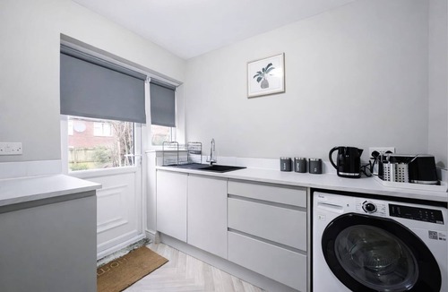 Newcastle-upon-Tyne Apartment | 2 Bed Flat, Newcastle, 5 min to City, Free parking - Pass the Keys