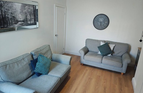 Sunderland House | 2 bed Holiday Let-Contractors -Parking-Nr to hospital, Uni, City Centre, stadium
