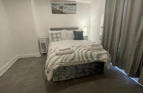 Peterlee House | 2 Bed House - Sleeps 4 - Garden - Parking - Wifi