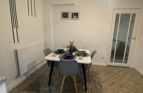 Peterlee House | 2 Bed House - Sleeps 4 - Garden - Parking - Wifi