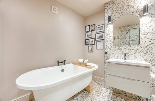 Devizes Cottage | 2 Bed in Devizes (oc-c42728)