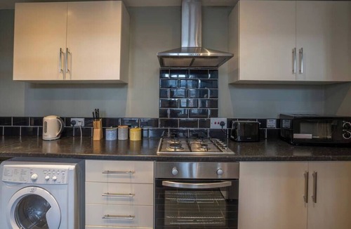 Wallsend Apartment | 2 Bed-Town Centre-Free Parking - by Holiday Homes
