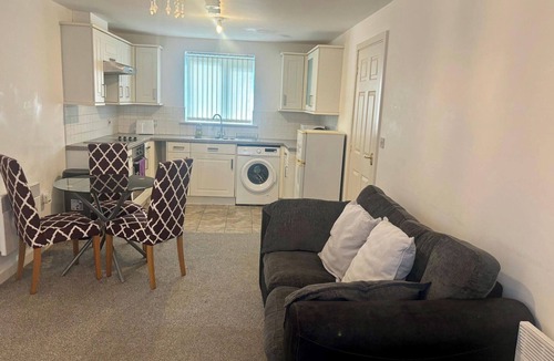 Wolverhampton Apartment | 2 Bed Wolverhampton Apartment-Sleeps 5