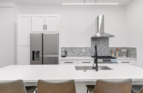 Central Northside House | 2 Bedroom 2 and a Half Bath Townhouse - Stadium and Downtown Nearby
