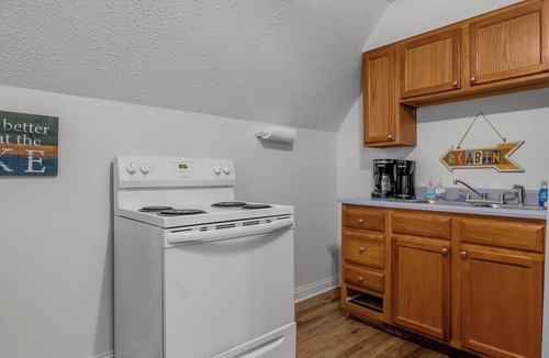 Farmers Cabin | 2 Bedroom A-Frame Cabin Near Sheltowee Trace & MSU