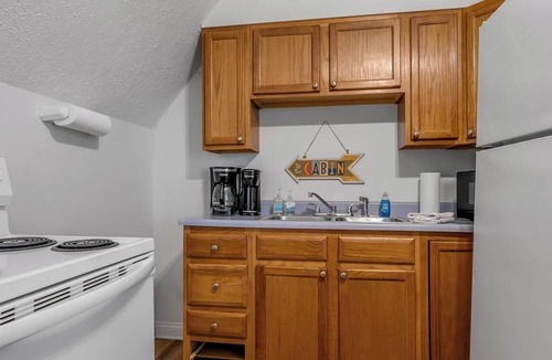 Farmers Cabin | 2 Bedroom A-Frame Cabin Near Sheltowee Trace & MSU