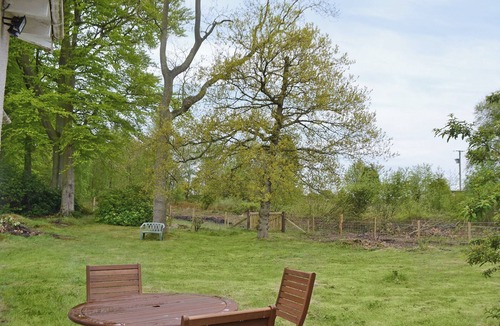 Dunfermline Cottage | 2 bedroom accommodation in Oakley, near Dunfermline