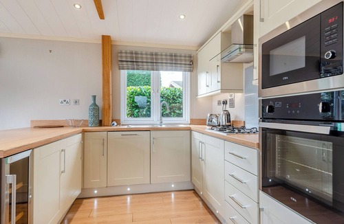Chilworth Ski Chalet | 2 bedroom accommodation in Albury, Guildford