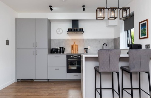 Liberton Apartment | 2 Bedroom Apartment-Free Parking-by Holiday Homes