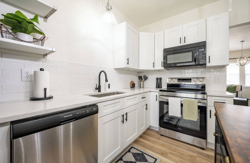 Meridian-Kessler Apartment | 2-bedroom apartment near State Fairgrounds in downtown Indianapolis