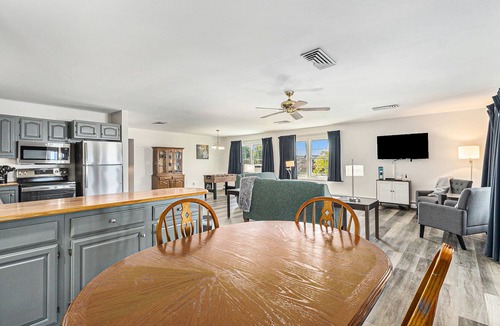 Ludington Condo | 2-bedroom Apartment-2 Balconies-Personal Patio-Porch-Lake Michigan View-Sleeps 8