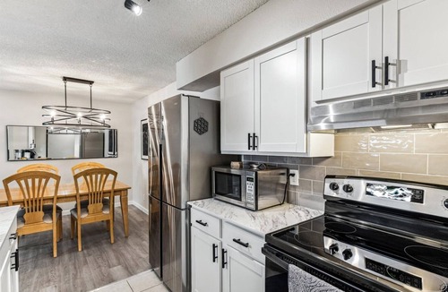 Hampden South Apartment | 2-Bedroom Apartment In Denver/Tech Center With Desk & Balcony