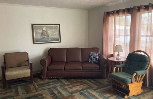Lonergan Resort | 2-bedroom at resort on LAKE MCCONAUGHEY neighboring restaurant & bar
