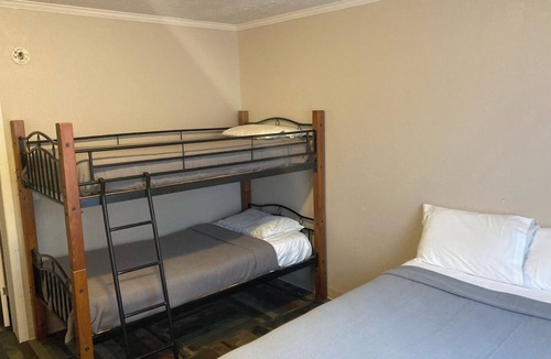 Lonergan Resort | 2-bedroom at resort on LAKE MCCONAUGHEY neighboring restaurant & bar