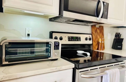 Groveport Condo | 2 Bedroom Beautiful Condo 10 minutes from Downtown Columbus + Gym & Pool Access!