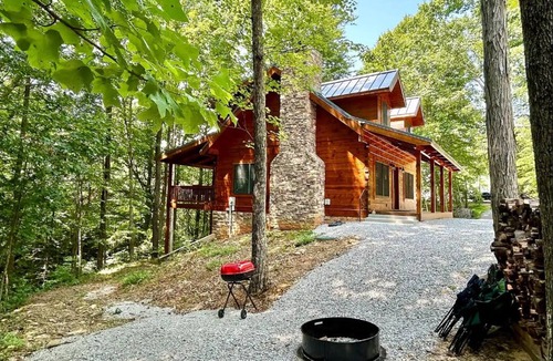 Monticello Cabin | 2-bedroom cabin in superb Monticello with WiFi, AC. Relax and unwind