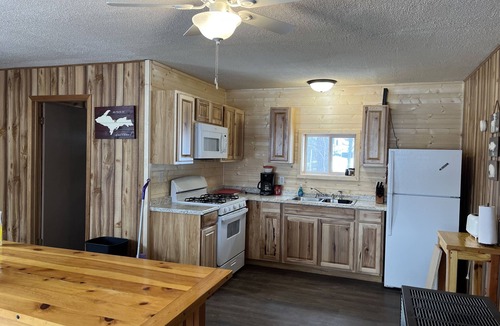 Au Train Cabin | 2 bedroom cabin on beautiful lakefront property with an outdoor hot tub