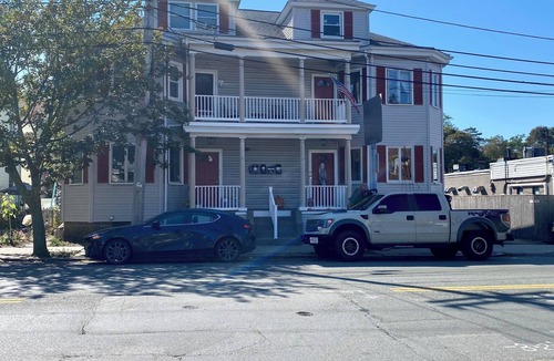 Salem Condo | 2 bedroom condo walking distance to downtown, free parking