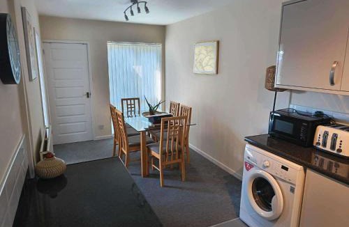 Cramlington House | 2 Bedroom House Sleeps 4 with Private Garden