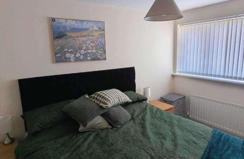 Cramlington House | 2 Bedroom House Sleeps 4 with Private Garden