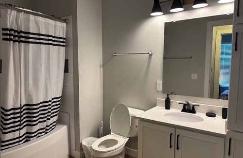 West Chester Apartment | 2-bedroom luxury apartment in marvelous Liberty cTownship with AC, fitness room