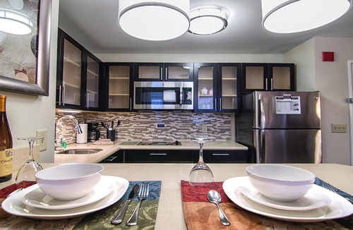 Marquette Apartment | 2-Bedroom Suite | 1 King & 2 Doubles, MI