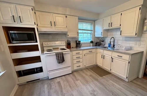 University Heights Apartment | 2-Bedroom University Heights home w 2 King Beds
