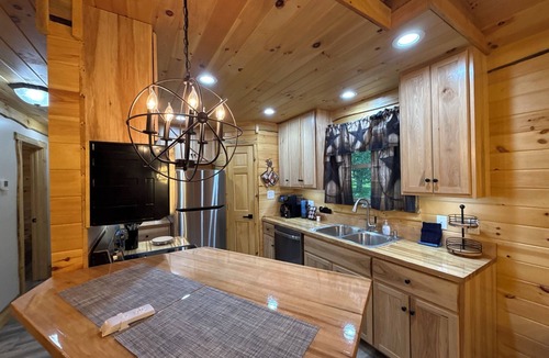 Logan Cabin | 2 Bedroom upper Barndominium cabin, Hot tub, King bed,Fire Pit, Horses on site