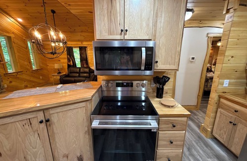 Logan Cabin | 2 Bedroom upper Barndominium cabin, Hot tub, King bed,Fire Pit, Horses on site
