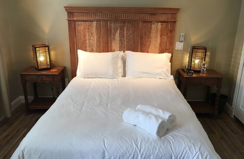 Cherokee Triangle House | ☼ 2 Bedrooms New/Elegant/Calm in HIP Highlands ► Walkable