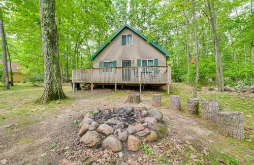 Higgins Lake House | 2 Blocks to Higgins Lake: Family-Friendly Home