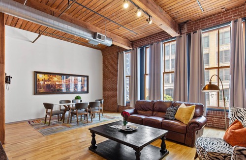 Downtown West House | 2 BR DWTN Loft✦Walk to Attractions✦Pet Friendly