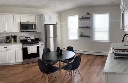 Mount Pleasant Apartment | 2 BR. Free Parking. 7 min to Federal Hill. APT 2