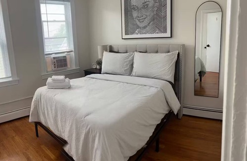 Mount Pleasant Apartment | 2 BR. Free Parking. 7 min to Federal Hill. APT 2